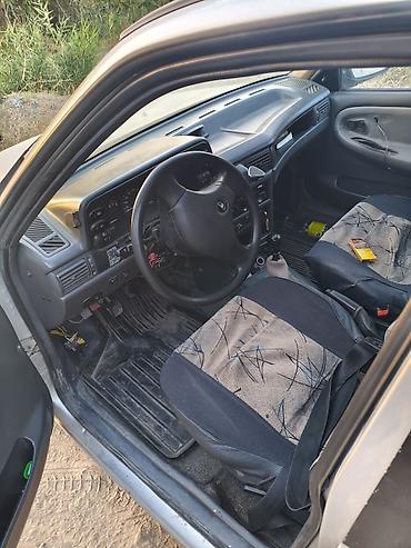 вмятина: Daewoo Nexia: 2001 г., Механика, Газ, Седан — 2