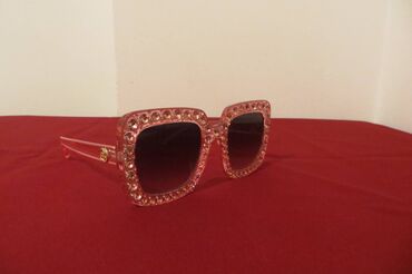 velicina kaisa za zene: Sunglasses, Gucci