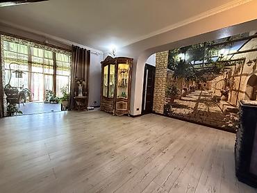 Продажа коттеджей и домов: 6 комнат и более, 200 м², 10 соток, Бишкек, Риэлтор — 19