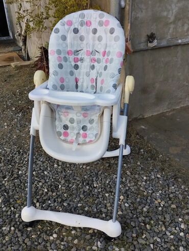 Yemək masaları, oturacaqları: Uşaq yemək stulu - Rəng: ağ/gri çərçivə, çəhrayı-boz nöqtəli parça — 3