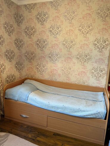 спальный гарнитур италия цена: Продаю кровать 
Цена 8500 сом