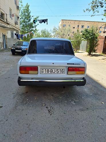 vaz disk: LADA 2107, ağ rəng, sedan kuzov. Xüsusiyyətlər: - Mexaniki sürətlər — 1