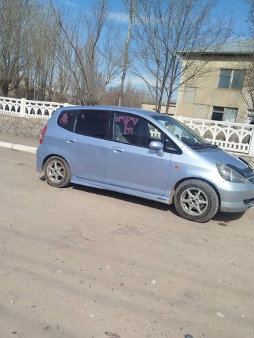 машына жаз: Honda Jazz: 2002 г., 1.3 л, Механика, Бензин, Хэтчбэк