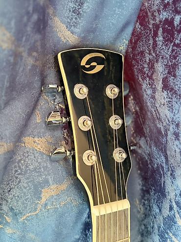 jolana gitara: Akkustik gitara – qara rəng, dreadnought korpus, kəsik (cutaway) — 3