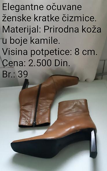 catwalk cipele: Elegantne kratke ženske čizmice od prirodne kože u boji kamile. Model — 1