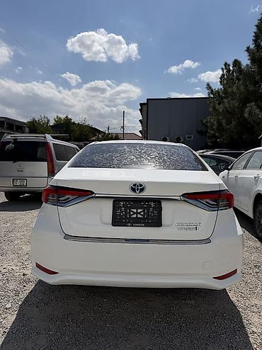 byd e6: Toyota Corolla: 2022 г., 1.8 л, Вариатор, Гибрид, Седан — 4