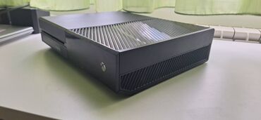 igre za sony 4: Xbox one 1TB na prodaju u Beogradu. Opis: - Perfektno izgleda(slike)