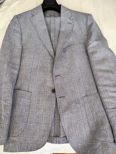 Kostyumlar: 4 eded kostyum ve 3 eded pencəklər hamsi brend mallardi sadəcə razmer — 10