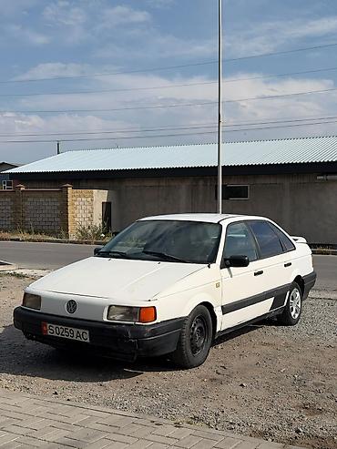 Volkswagen Passat: 1990 г., Седан