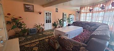 сто авто: 🏡 Кызыл-Кыя шаарында кең, чоң жеке үй сатылат! 📍 Дареги: Кызыл-Кыя — 3