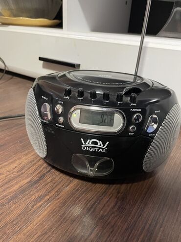 Zvučnici i stereo sistemi: Radio radi antena ne moze skroz da se izvuce ali odlicno radi radio — 1