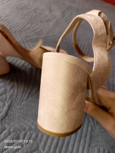 Basanoşka və səndəllər: Stradivarius, Ölçü: 39, rəng - Çəhrayı, Yeni — 9