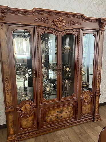 rahat market isə qəbul: Vitrin-mebel dəsti - Material: təbii ağac əsaslı korpus, oyma dekor — 1