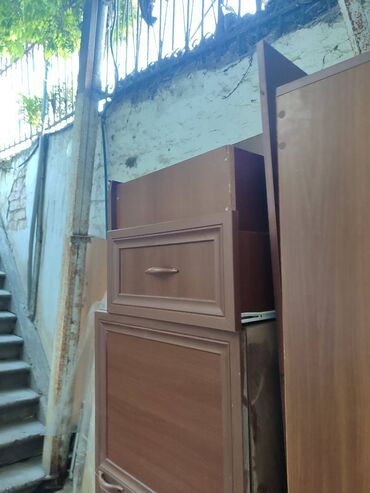 стол из массива дерева: Bir shfoner sokulub birdene shkaf koldorcun hazir shekilde qorsenir