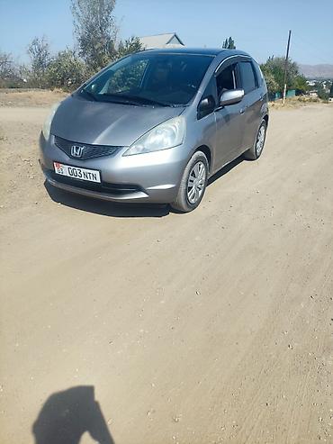 Продажа авто: Honda Fit: 2010 г., 1.4 л, Механика, Бензин, Хэтчбэк — 2