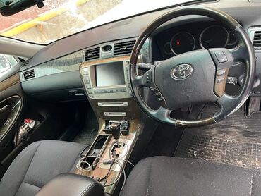 Toyota Crown: 4.3 л | 2006 г. | Седан