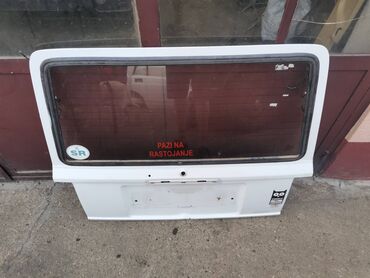 Auto delovi: Vrata gepeka Lada 2104 Karavan kompletna bela sa staklom. Očuvana — 2