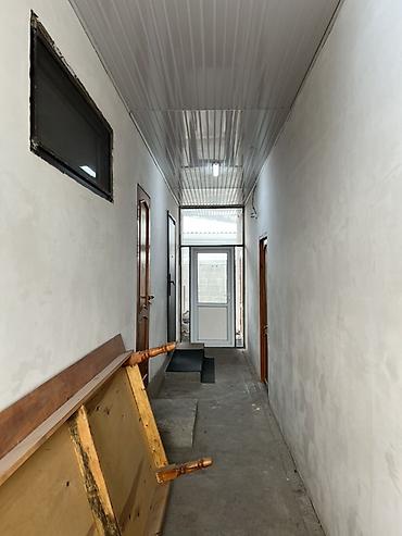 Продажа коттеджей и домов: Продаётся дом с большим участком и хозяйственными строениями. - Жилой — 16