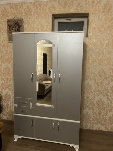 Dolablar: Açılan, 3 qapılı Düz dolab, Qarderob, paltar dolabı — 4