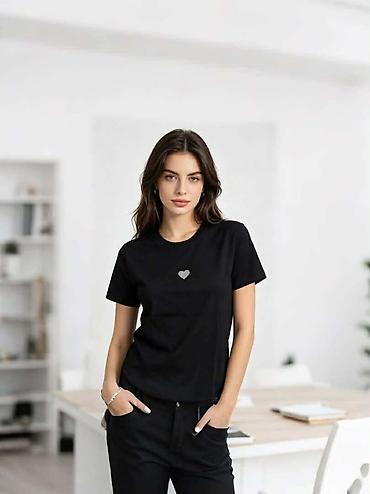 obe: Sve majice su univerzalne velicine. Materijal 95 % pamuk 5% elastin — 6