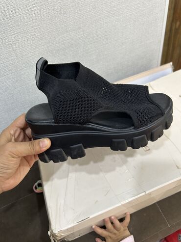 черная обувь: Босаножки новые размер не подошел