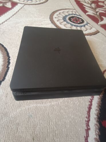 зарядник ноутбук: PlayStation 4 Slim (PS4 Slim) с комплектом аксессуаров и играми