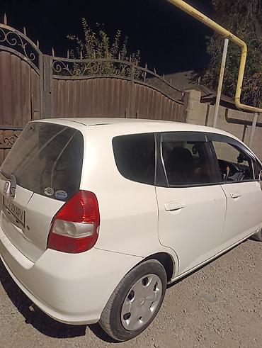 машины в кузове купе: Honda Fit: 2002 г., 1.3 л, Автомат, Бензин, Хэтчбэк — 2