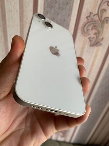 Apple iPhone: IPhone 13, Б/у, 128 ГБ, Белый, Защитное стекло, Чехол, 85 %