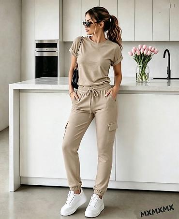 papuce cupave: Ženski dvodelni trenerka komplet – majica + pantalone sa džepovima — 5