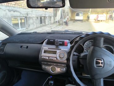 обмен машинами с доплатой: Honda Fit: 2002 г., 1.3 л, Вариатор, Бензин, Хэтчбэк