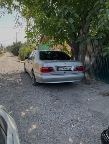 будка рефрижератор купить бу: Mercedes-Benz 220: 1995 г., 2.3 л, Автомат, Дизель, Седан