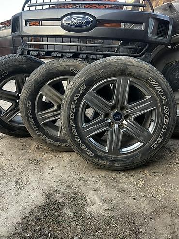 Транспорт: Комплект колес на Ford F-150 с шинами и решотка оргинальные и новые — 1