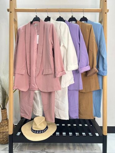 Kostimi: Najtraženiji kompleti sa postavom ponovo dostupni Velčine:36-42( do — 6