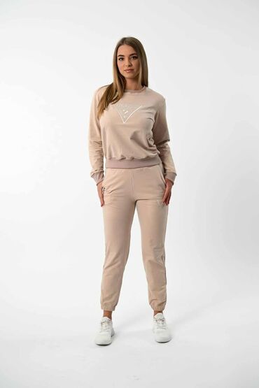 Gornji i donji deo: Ženske komplet trenerke u više boja. Vezen znak. Po super ceni od na lalafo.rs — 5 Gornji i donji deo: Ženske komplet trenerke u više boja. Vezen znak. Po super ceni od — 5