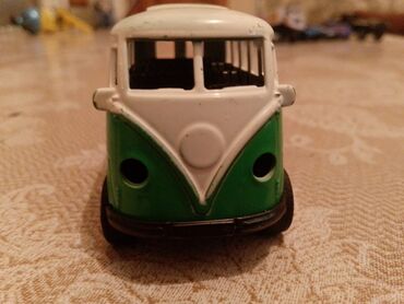 mektebli forma: Məhsul: Metal oyuncaq mikroavtobus modeli - Korpus: metal (die-cast)