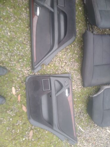 Avtomobil salonu üçün digər detallar: Mercedes-Benz E-seriyası (W210) — 2