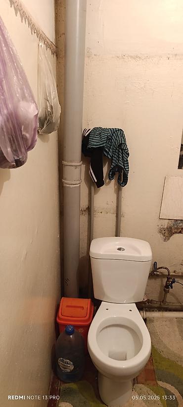 токмак: 3 комнаты, 58 м², 104 серия, 5 этаж, Старый ремонт — 9