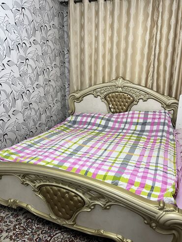 мебель в токмаке: Спальный гарнитур, Двуспальная кровать, Комод, Тумба, цвет - Бежевый, Б/у