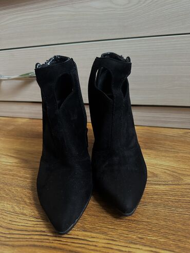 женская обувь лоферы: Ботинки и ботильоны 36, цвет - Черный