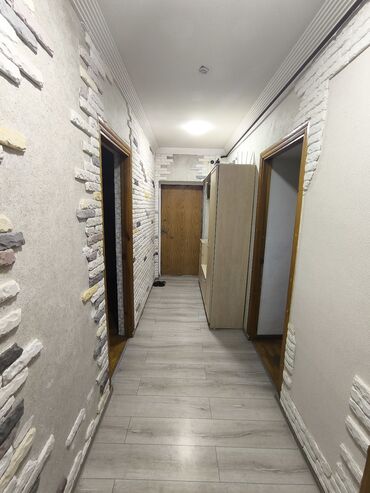 Uzunmüddətli kirayə mənzillər: Mənzildə geniş dəhliz və ayrıca mətbəx təqdim olunur. Mətbəx: - — 3