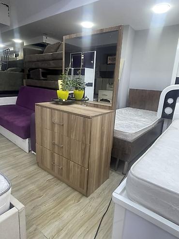 uzunuşka guzgu: Termo güzgülü 3 çəkməcəli
Xırdalan Aaaf Park — 1