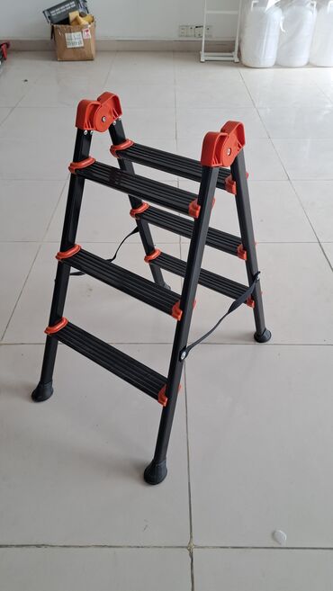 taxta pileken: Genişləndirilə bilən iki tərəfli nərdivan - Material: möhkəm metal