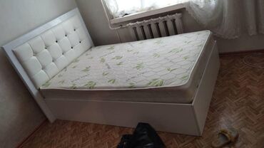 купить двуспальную кровать с матрасом: Кровати