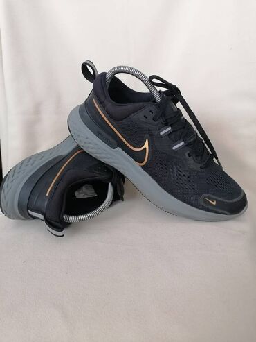 zimska obuca na akciji: NIKE original muske patike br 41, duzina unutrasnjeg azista 26 cm