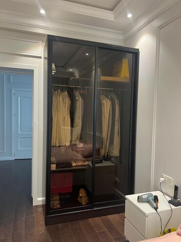 Masa və oturacaq dəstləri: İşlənmiş, Açılan, 2 qapılı Düz dolab, Qarderob, paltar dolabı