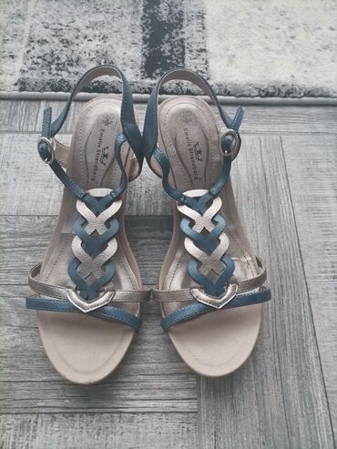 Sandals: Sandals, 39