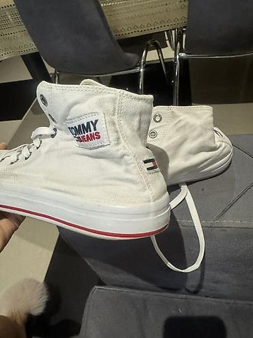Krossovka və ketlər: Orginal Tommy Jeans 38razmer 1defe gey 20azn — 2