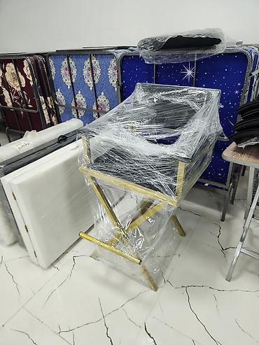 salon arabası: Qızıl rəngli metal çərçivəli dekorativ/servis masası - Dizayn: X — 1