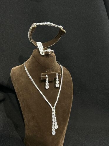 Bijuteriya dəstləri: Zərif gümüş bəzək dəsti - Üzük – Kəpənək formalı, parlaq daşlarla — 8