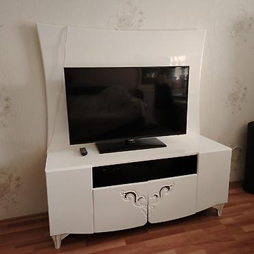Aynur 4540💫✍️ Tv stend əla vəziyyətdə yeni kimidir. 50 azn. Ünvan